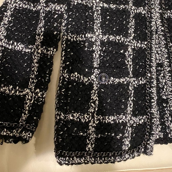 CHANEL Evening Jacket With Leather Cable Accents - Picture 4 of 15